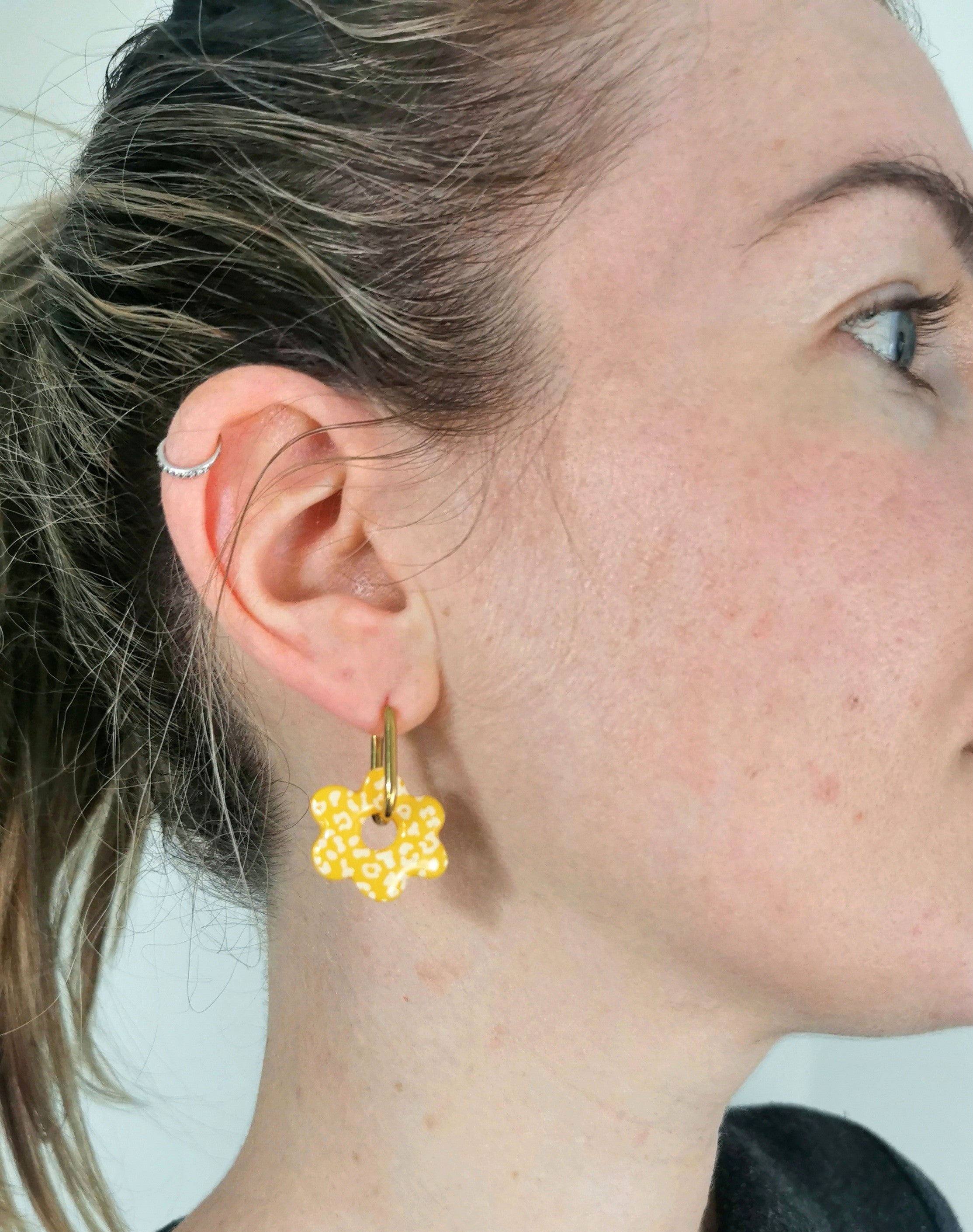 Boucles d'Oreilles Fleur léopard jaune, Bijou Fait Main en France, Acier Inoxydable 304L
