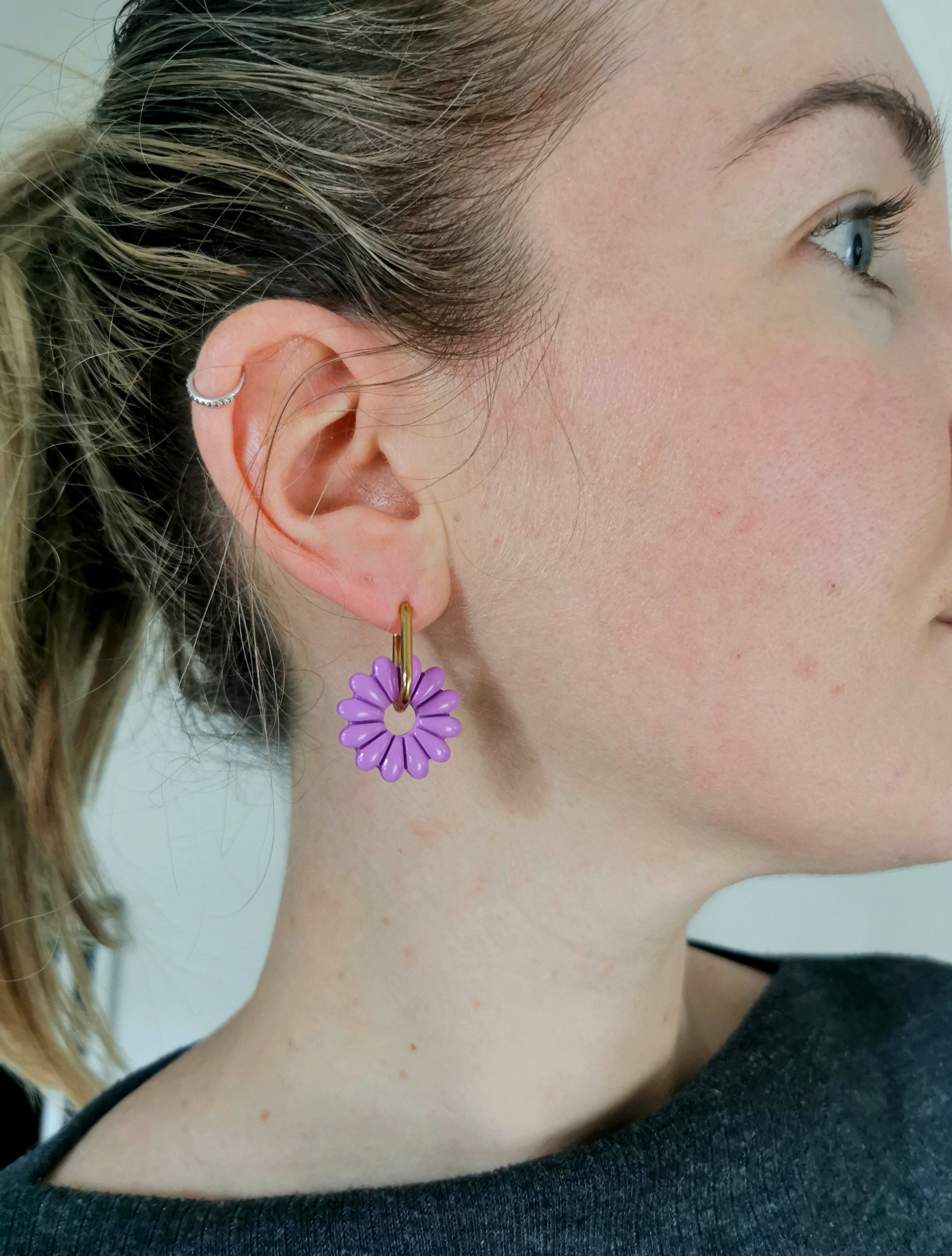 Boucles d'Oreilles Marguerite lilas, Bijou Fait Main en France, Acier Inoxydable 304L