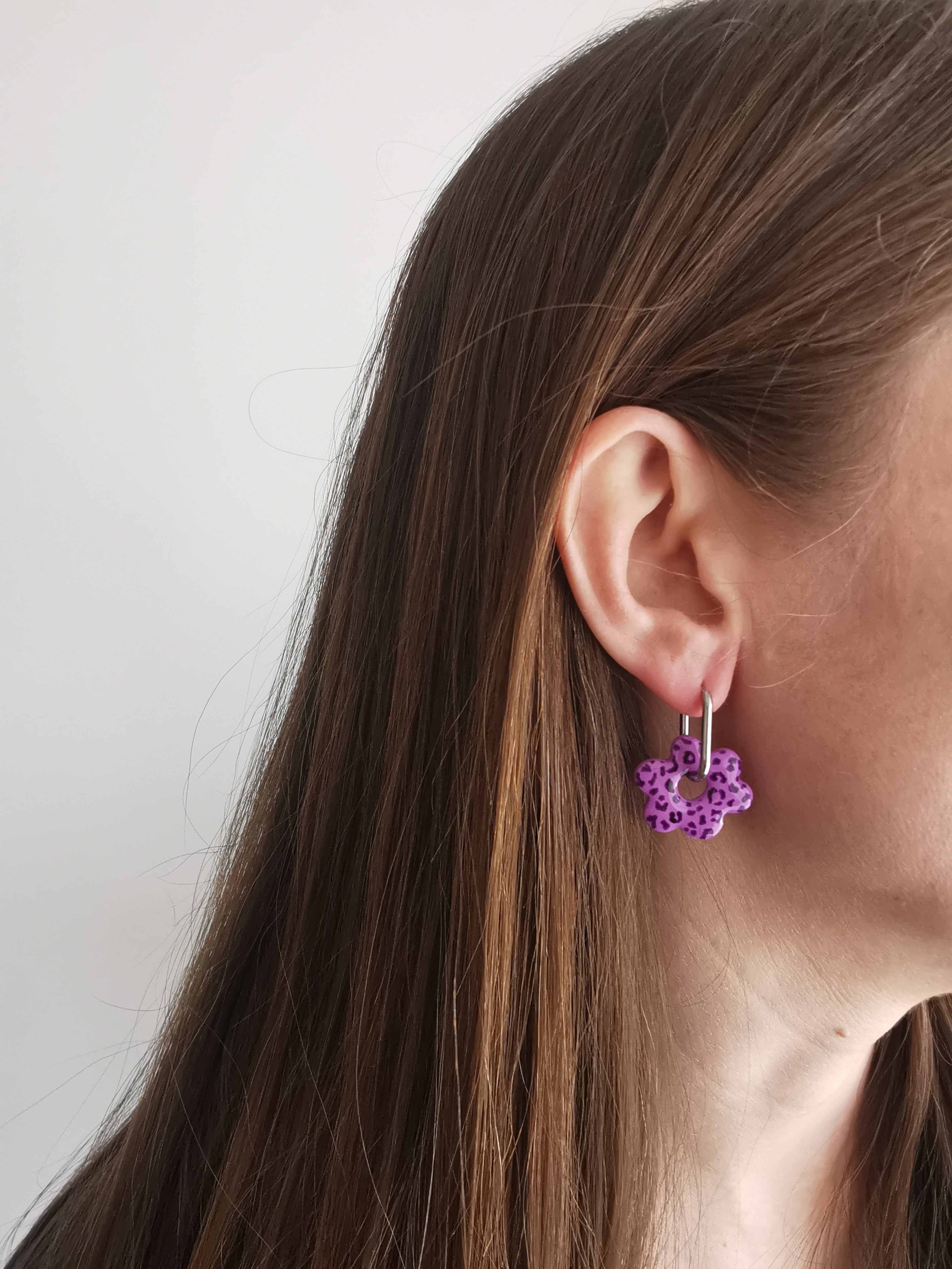 Boucles d'Oreilles Fleur léopard lilas, Bijou Fait Main en France, Acier Inoxydable 304L