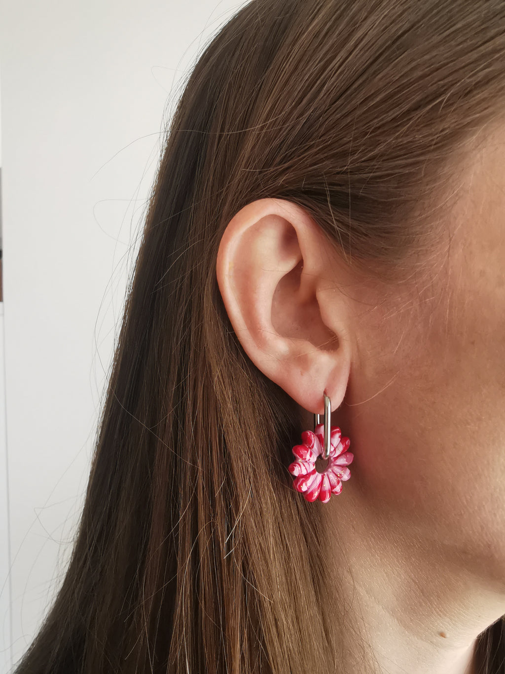 Boucles d'Oreilles Marguerite marbré Rouge/Rose et Or, Bijou Fait Main en France, Acier Inoxydable 304L