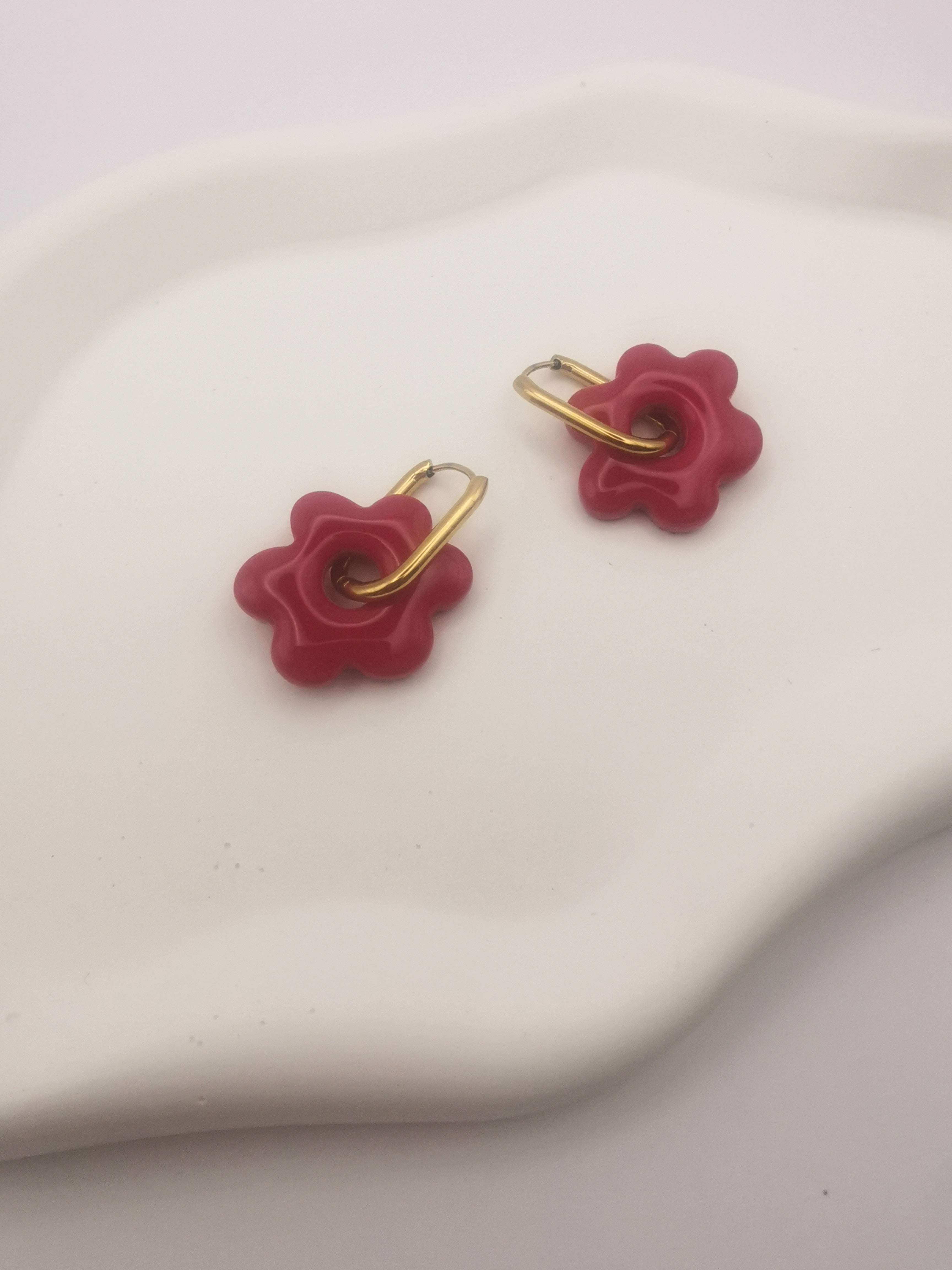 Boucles d'Oreilles Fleur rouge cerise, Bijou Fait Main en France, Acier Inoxydable 304L