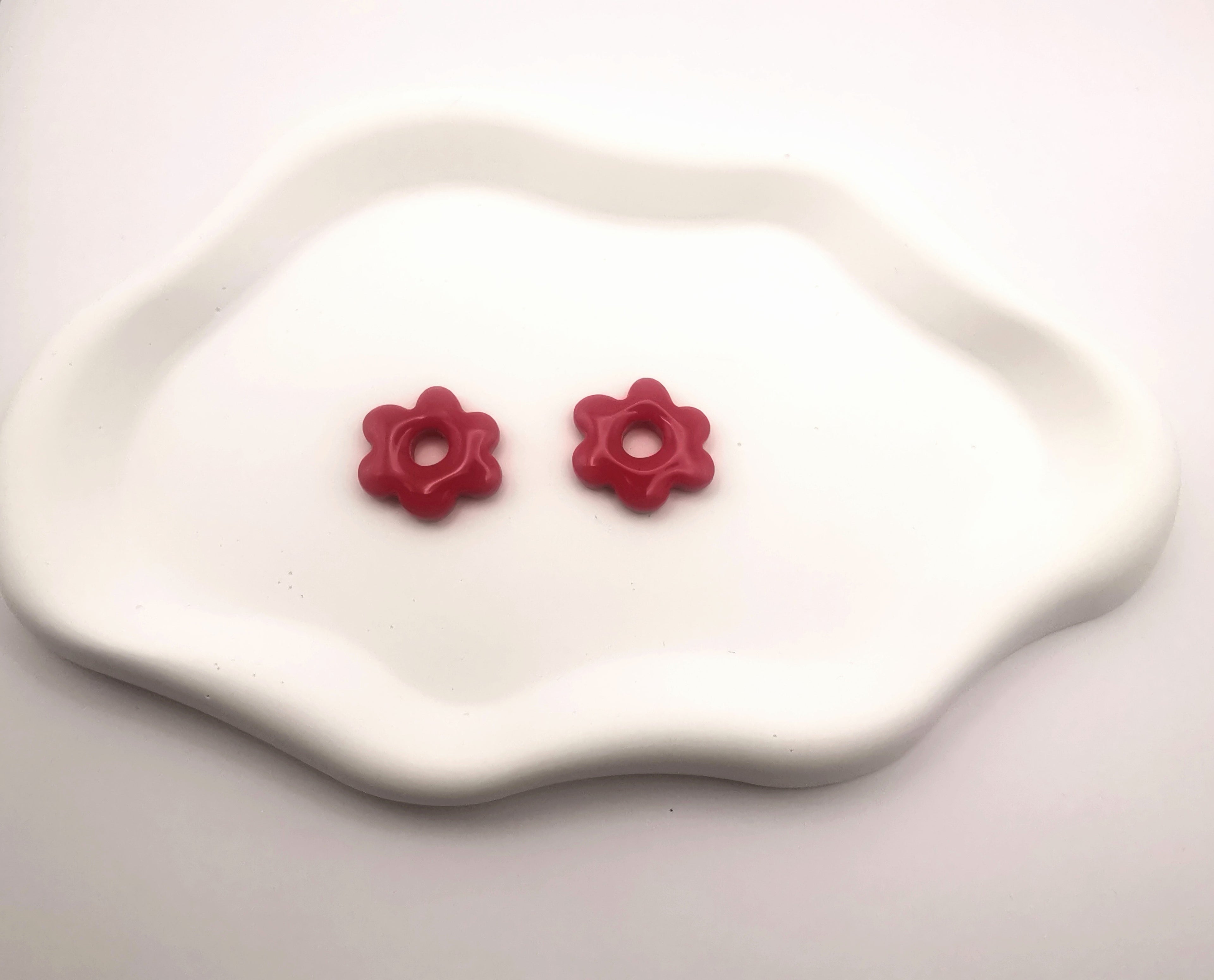 Boucles d'Oreilles Fleur rouge cerise, Bijou Fait Main en France, Acier Inoxydable 304L