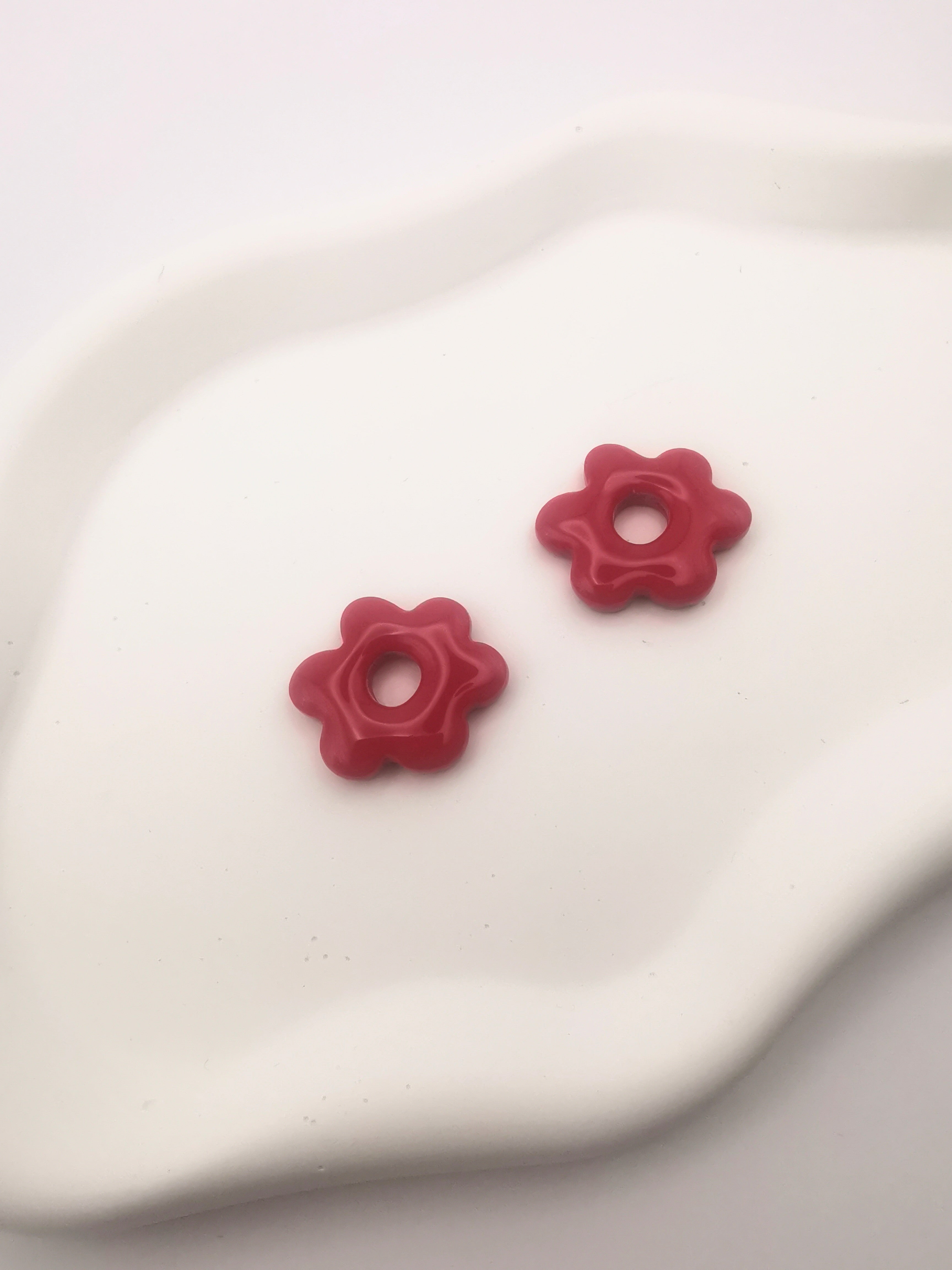 Boucles d'Oreilles Fleur rouge cerise, Bijou Fait Main en France, Acier Inoxydable 304L