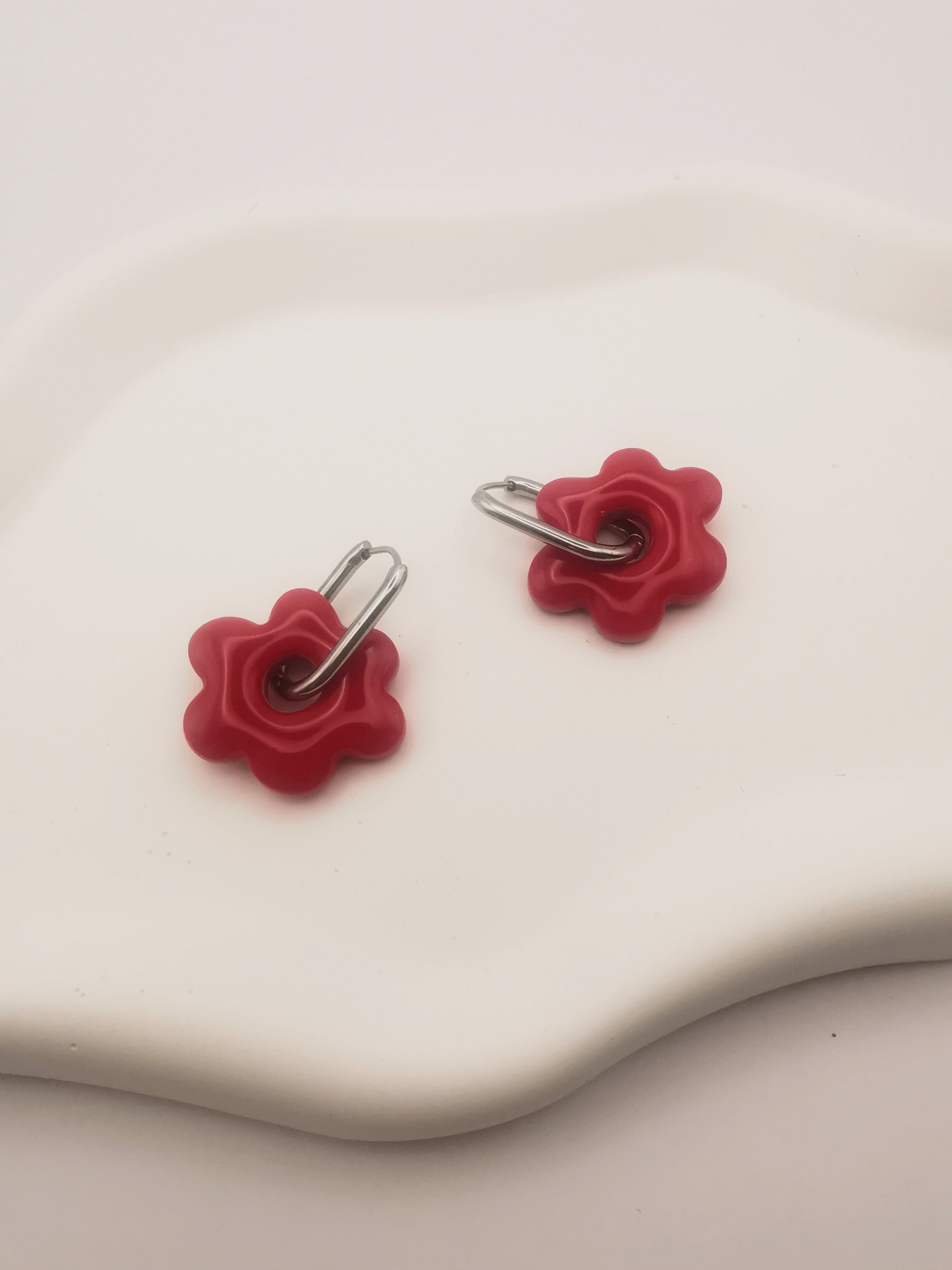 Boucles d'Oreilles Fleur rouge cerise, Bijou Fait Main en France, Acier Inoxydable 304L