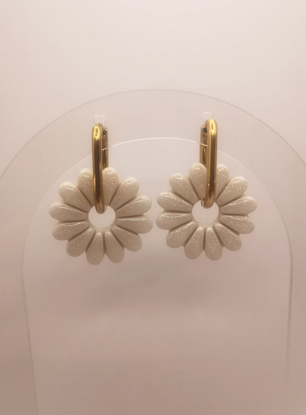 Boucles d'Oreilles Marguerite blanche nacrée, Bijou Fait Main en France, Acier Inoxydable 304L