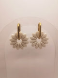 Boucles d'Oreilles Marguerite blanche nacrée, Bijou Fait Main en France, Acier Inoxydable 304L