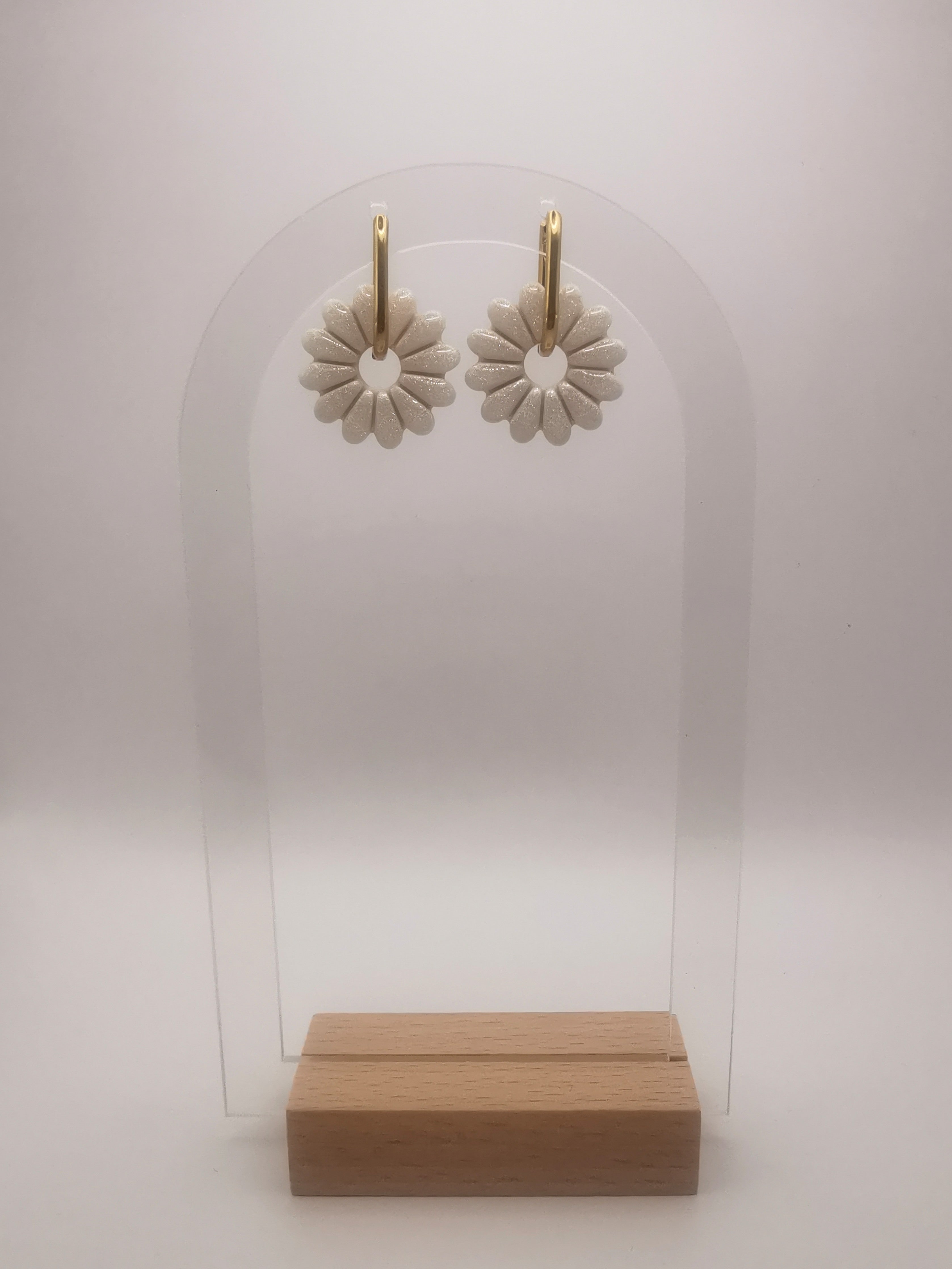 Boucles d'Oreilles Marguerite blanche nacrée, Bijou Fait Main en France, Acier Inoxydable 304L