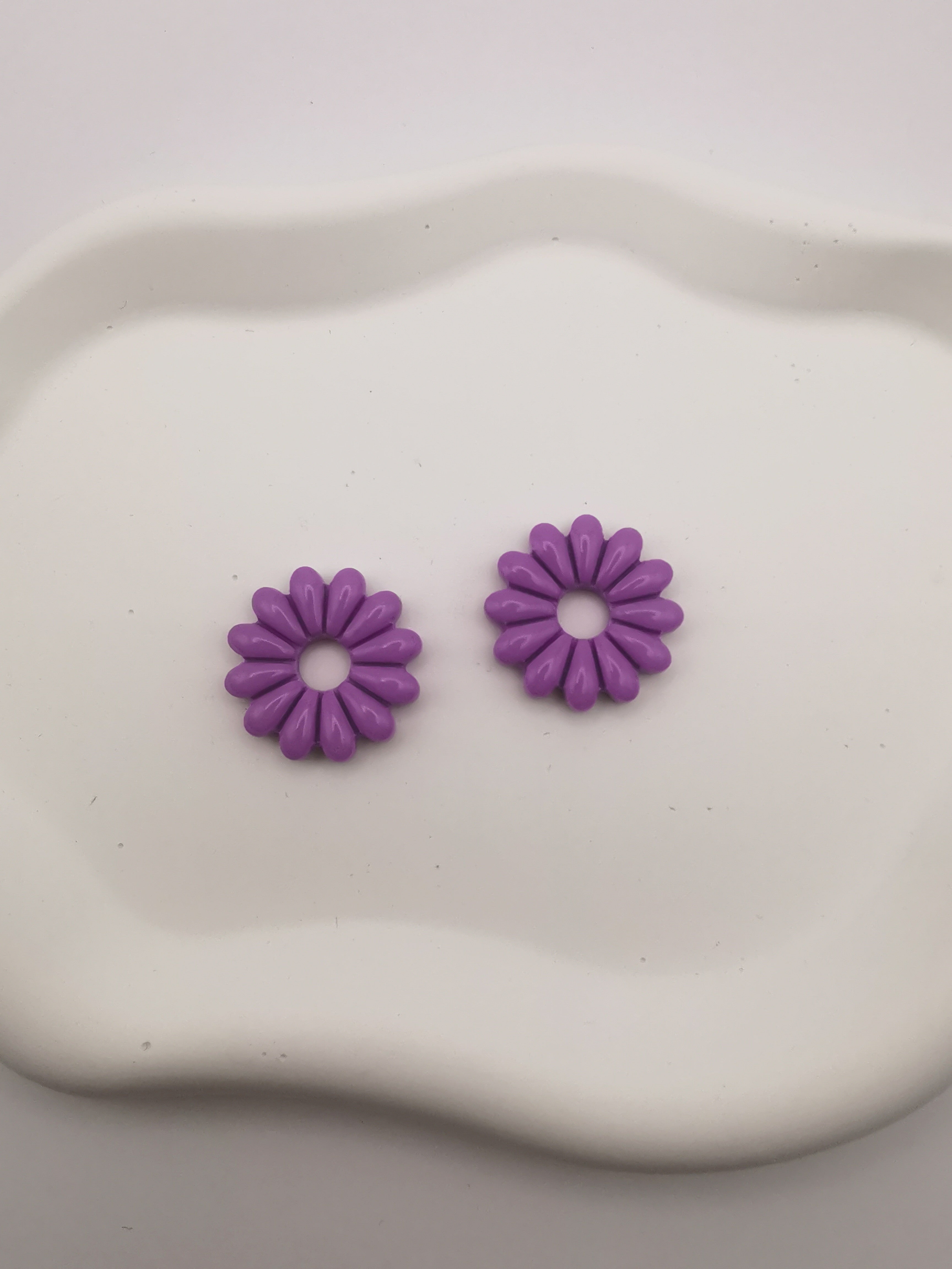 Boucles d'Oreilles Marguerite lilas, Bijou Fait Main en France, Acier Inoxydable 304L