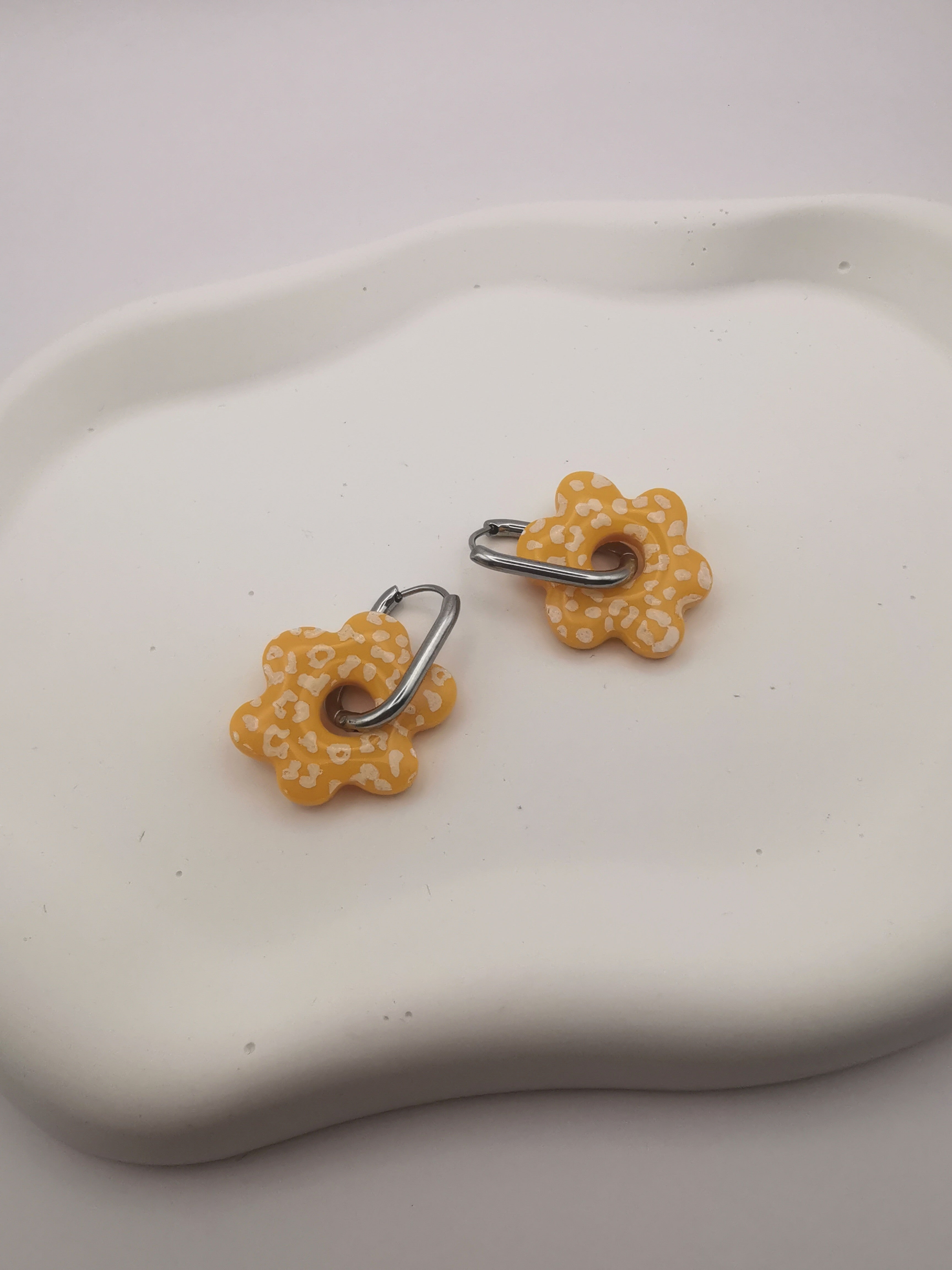 Boucles d'Oreilles Fleur léopard jaune, Bijou Fait Main en France, Acier Inoxydable 304L