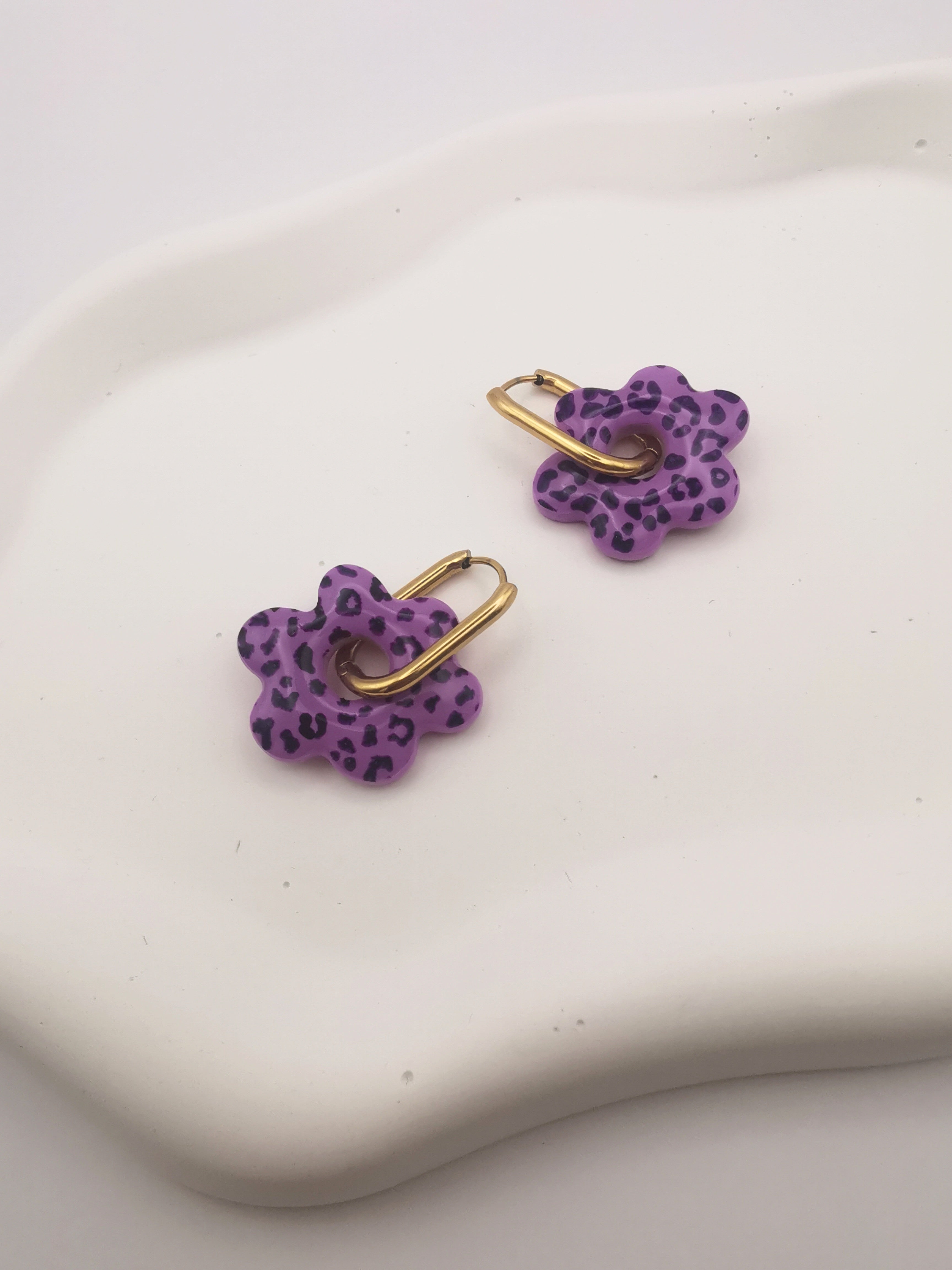 Boucles d'Oreilles Fleur léopard lilas, Bijou Fait Main en France, Acier Inoxydable 304L