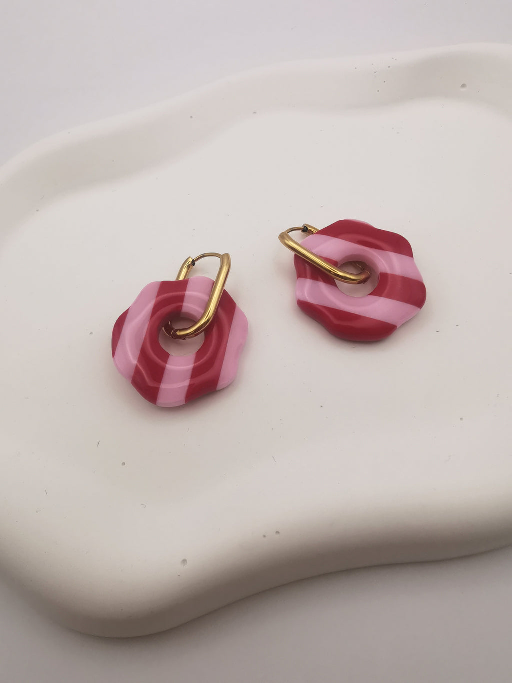 Boucles d'Oreilles Rondes "Wavy" rayées Rouge/Rose , Bijou Fait Main en France, Acier Inoxydable 304L