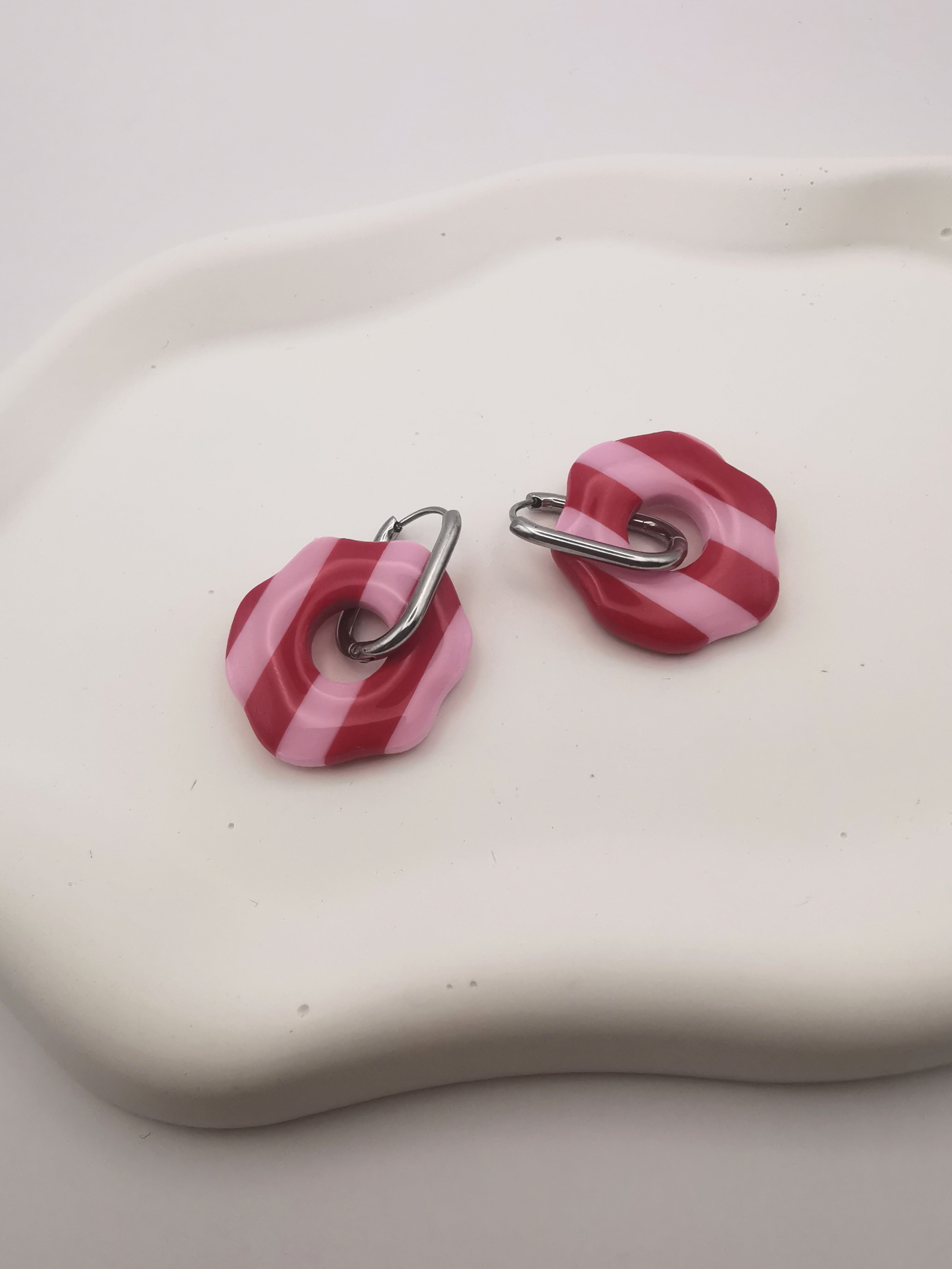Boucles d'Oreilles Rondes "Wavy" rayées Rouge/Rose , Bijou Fait Main en France, Acier Inoxydable 304L