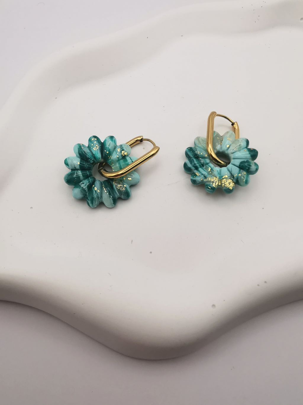 Boucles d'Oreilles Marguerite marbré émeraude/vert menthe et Or, Bijou Fait Main en France, Acier Inoxydable 304L