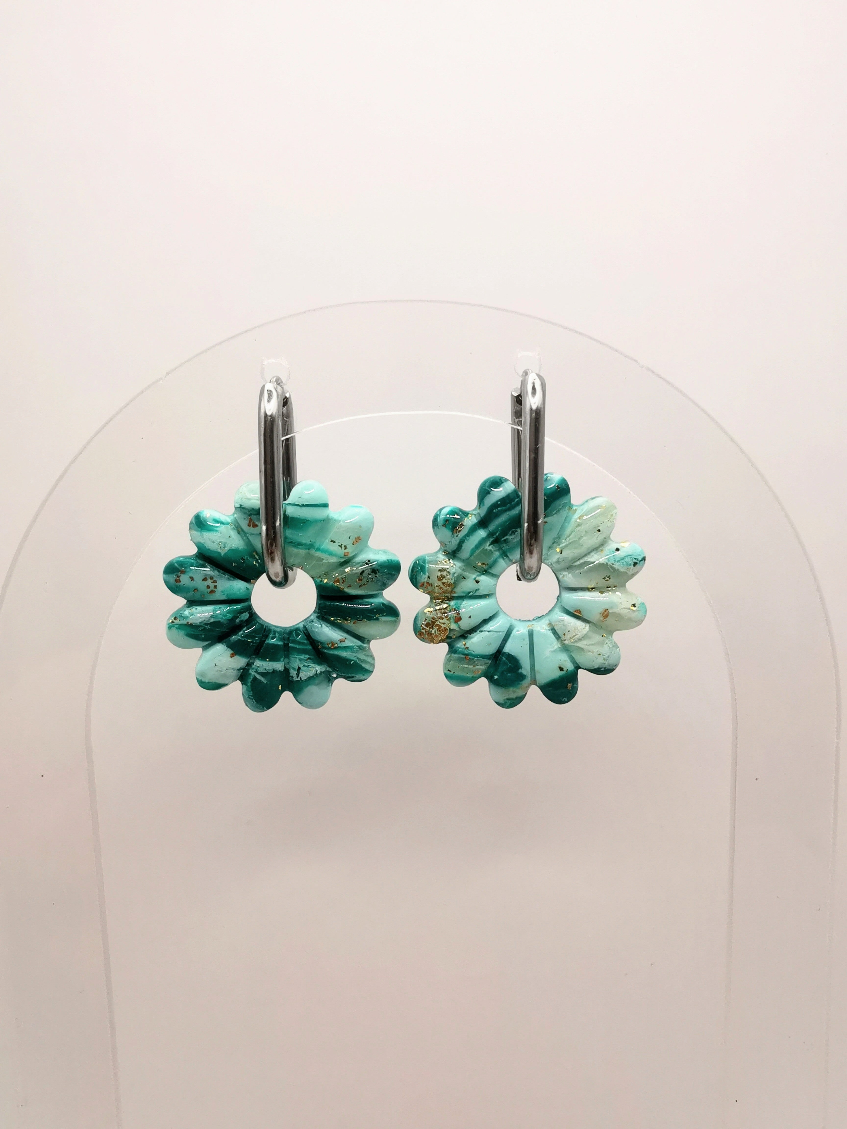Boucles d'Oreilles Marguerite marbré émeraude/vert menthe et Or, Bijou Fait Main en France, Acier Inoxydable 304L