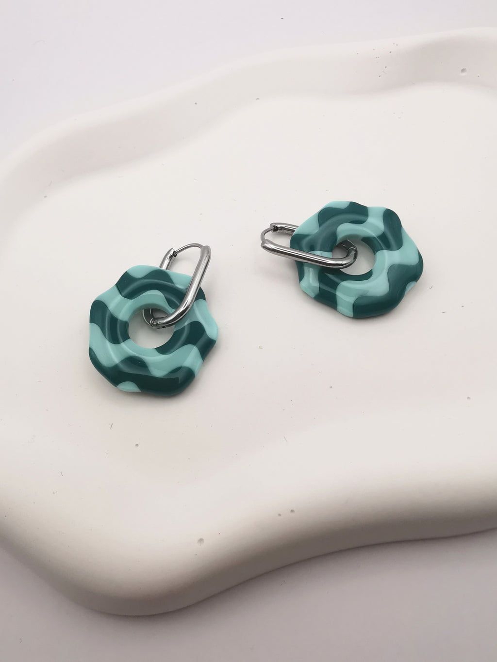 Boucles d'Oreilles Rondes "Wavy" vagues Émeraude/Vert menthe , Bijou Fait Main en France, Acier Inoxydable 304L