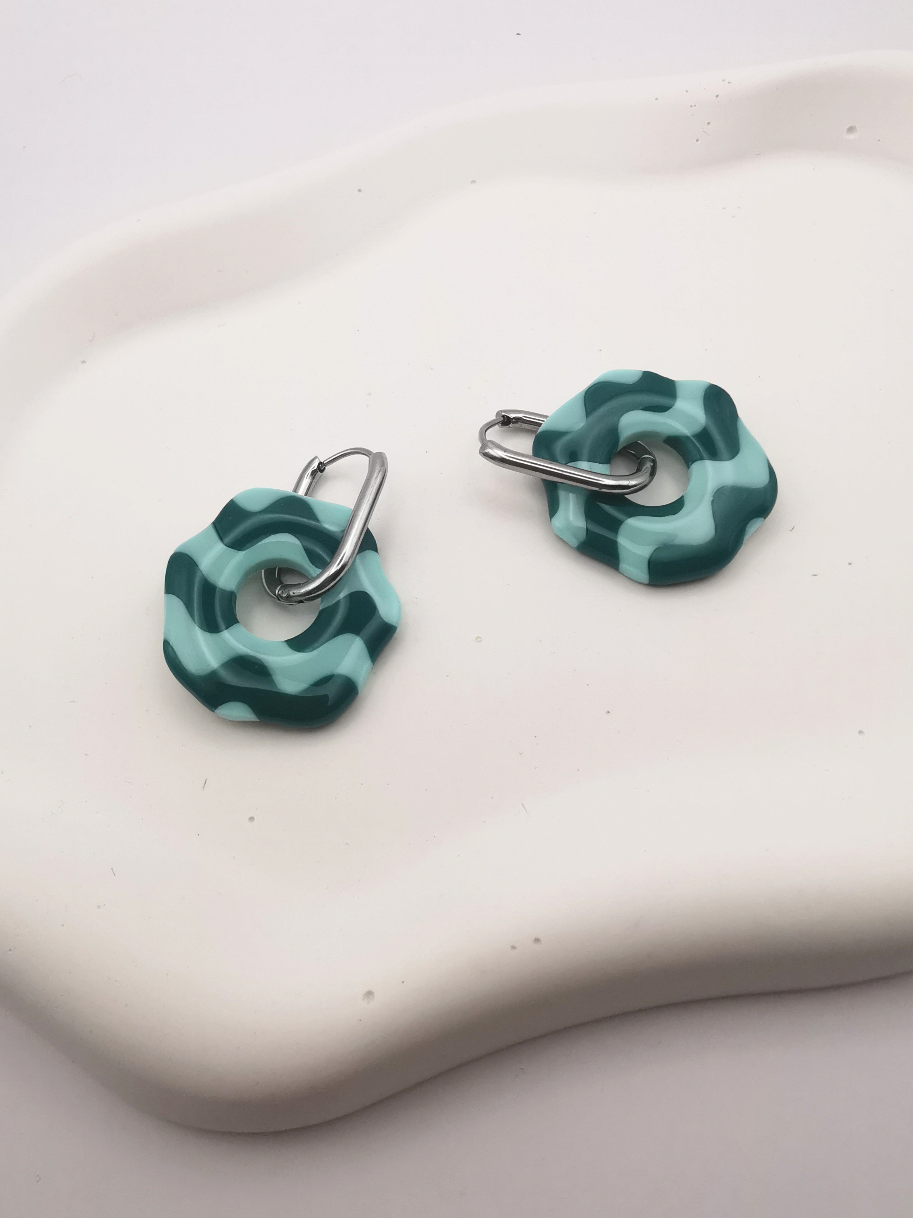 Boucles d'Oreilles Rondes "Wavy" vagues Émeraude/Vert menthe , Bijou Fait Main en France, Acier Inoxydable 304L