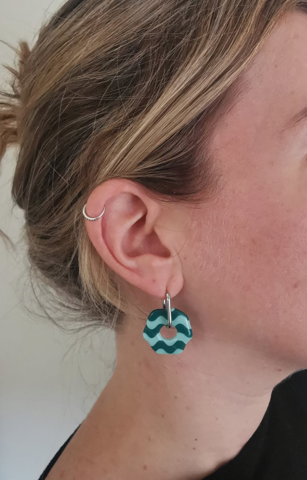 Boucles d'Oreilles Rondes "Wavy" vagues Émeraude/Vert menthe , Bijou Fait Main en France, Acier Inoxydable 304L